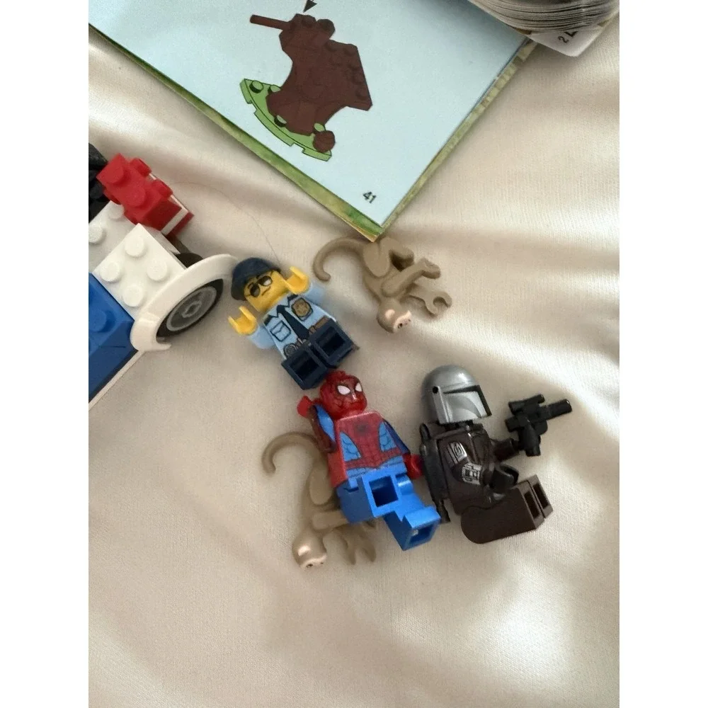 LEGO Lot 4.8 Lbs Star Wars Marvel City Minifigures Manuals Mixed Bulk